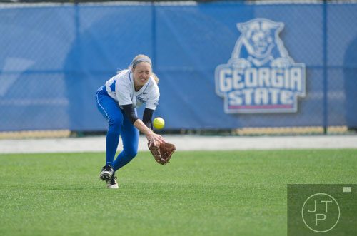 Georgia State's Jessica Clifton tries to field a ball in left field during their game against UL Lafayette on Saturday, March 22, 2014.