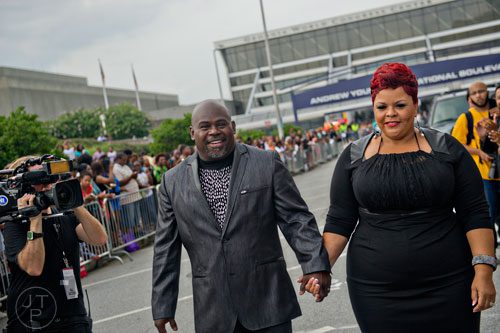 David Mann (center) and his wife Tamela walk towards the blue carpet before the 2014 Ford Neighborhood Awards at Philips Arena in Atlanta on Saturday, August 9, 2014. 