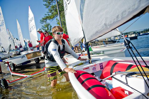 Jojo Bolduc (center) puts his boat in the water during the 2014 USODA Southeast Championship at Lake Allatoona in Acworth on Sunday, September 21, 2014. 