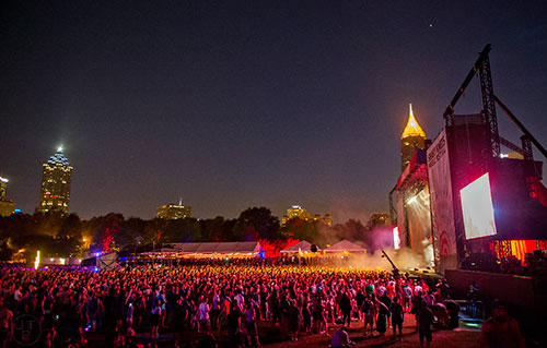 Thousands of people watch The Avett Brothers perform during the Shaky Knees Music Festival at Central Park in Atlanta on Saturday, May 9, 2015. 