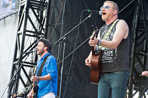 Cracker's David Lowery (right) and Johnny Hickman perform during the Shaky Boots Music Festival at Kennesaw State University on Sunday, May 17, 2015. 