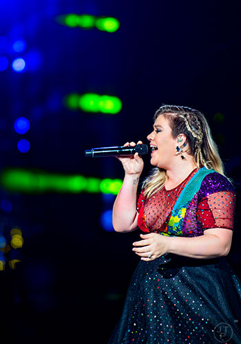 Kelly Clarkson performs on stage at Aaron's Amphitheatre at Lakewood in Atlanta on Thursday, September 10, 2015.   
