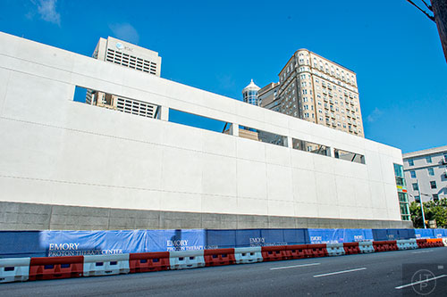 The tall white wall of the Emory Proton Therapy Center shot from Juniper St. in Atlanta.