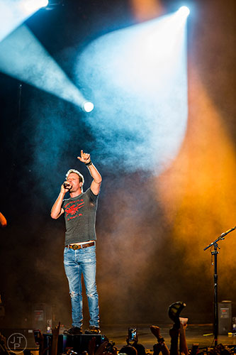 Dierks Bentley performs on stage at Verizon Wireless Amphitheatre in Alpharetta during the 94.9 The Bull's Big Country Fan Jam on Saturday, September 19, 2015.   
